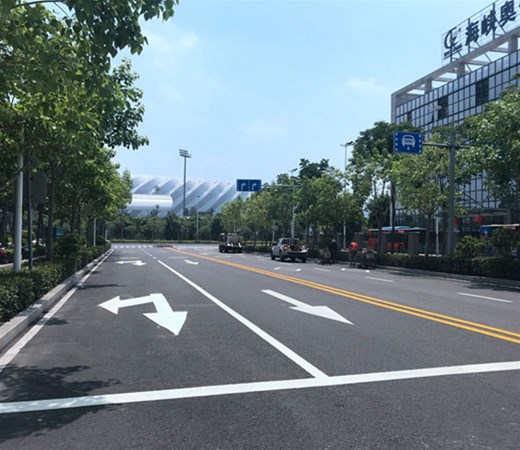 不懂這些道路交通標(biāo)志線(xiàn)，駕照24分你都不夠扣！