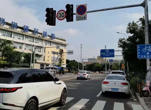 交通信號(hào)燈桿