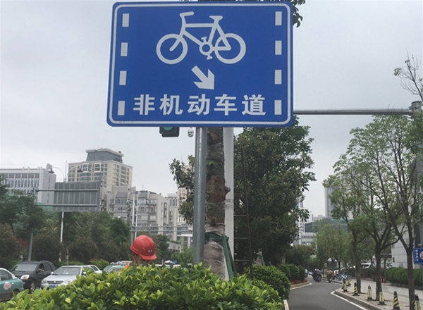 交通標志牌桿